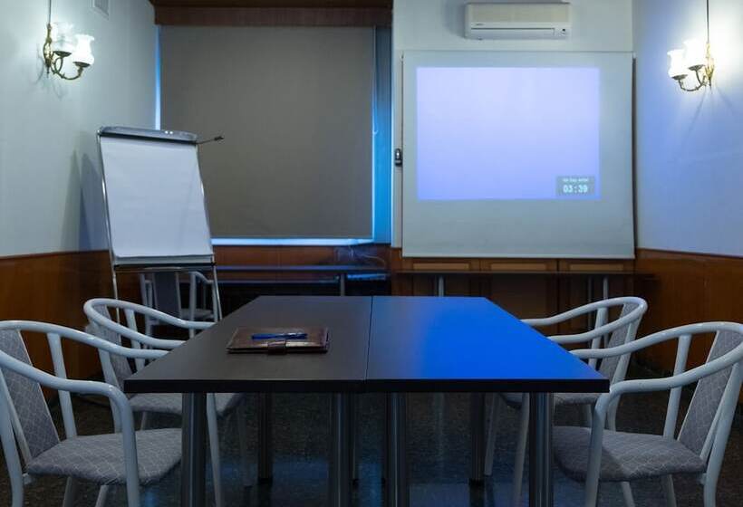 Отель Reconquista