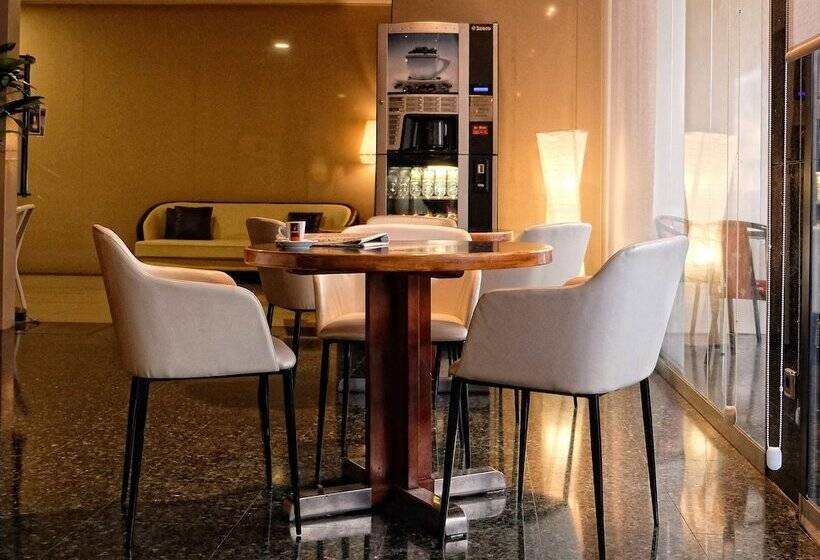 Отель Reconquista