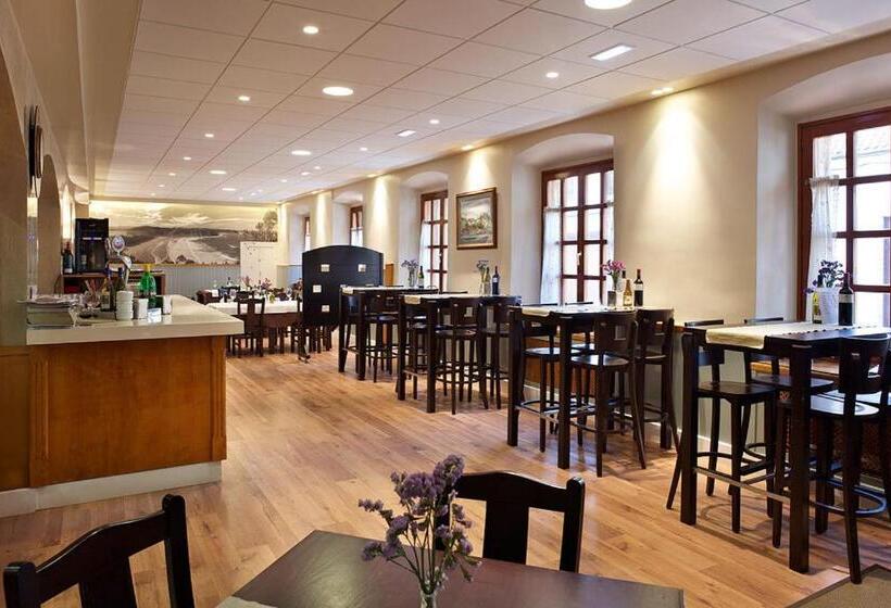 فندق Restaurante El Manquin