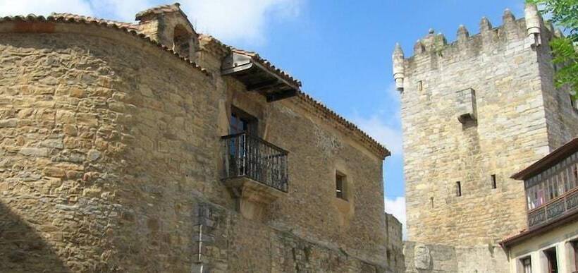 田舎風ホテル Castillo Valdés Salas