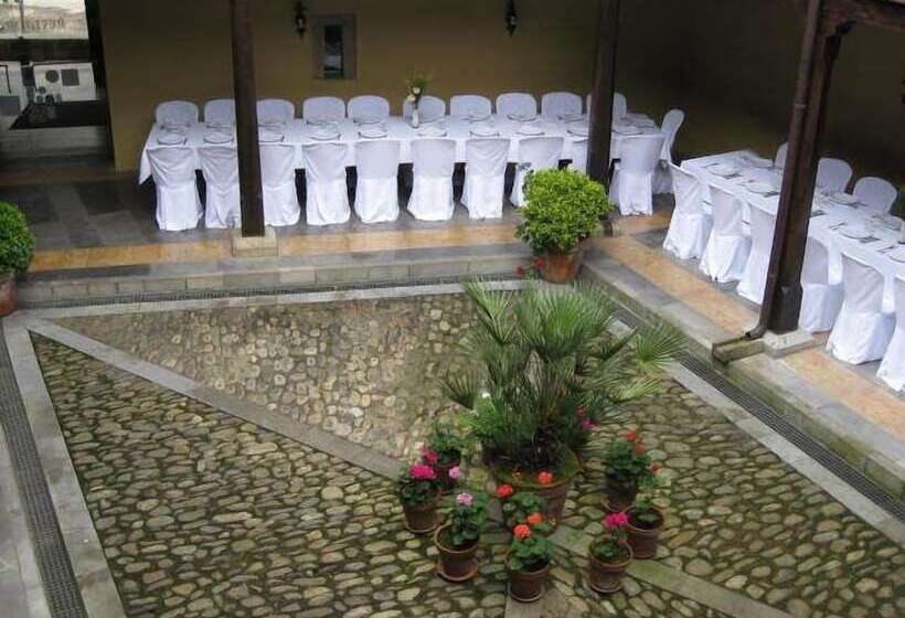 田舎風ホテル Castillo Valdés Salas