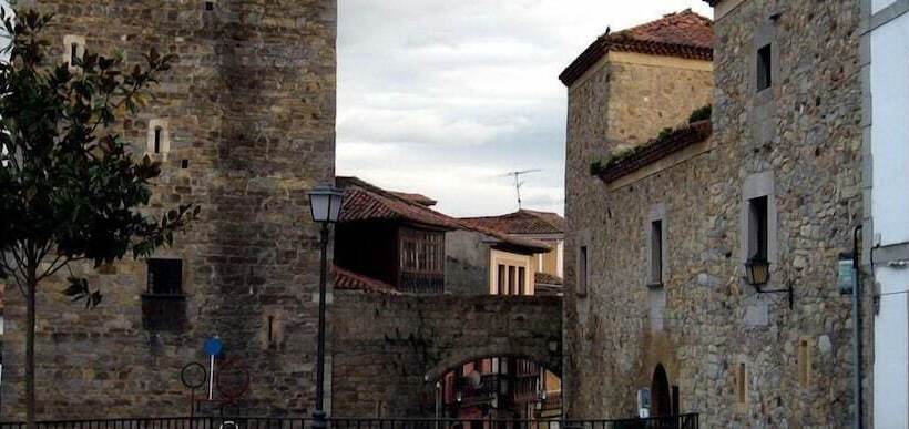 田舎風ホテル Castillo Valdés Salas