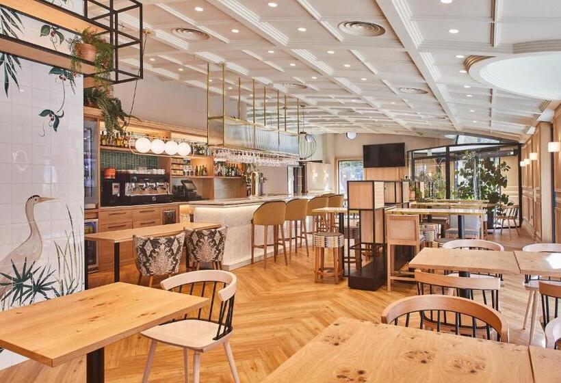 فندق Silken Ciudad De Vitoria