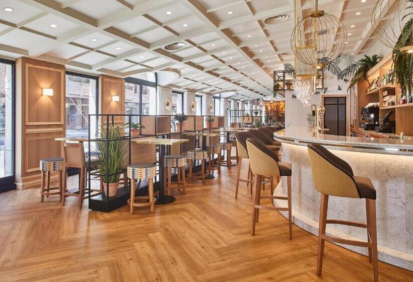 فندق Silken Ciudad De Vitoria