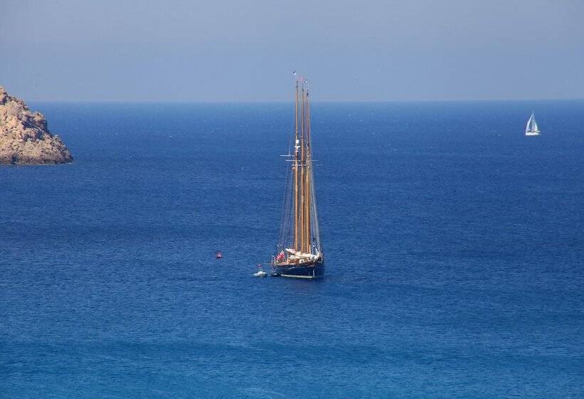 Отель & Spa S'entrador Playa
