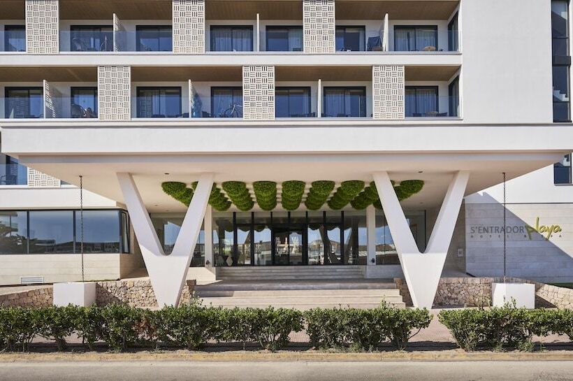 Отель & Spa S'entrador Playa
