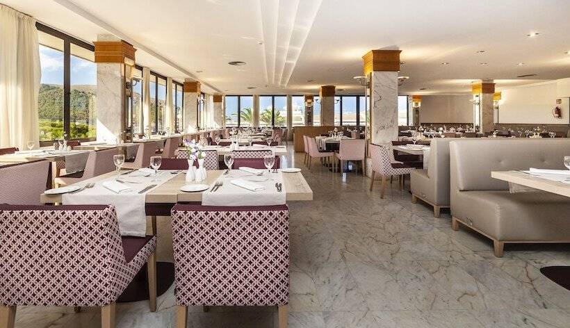 Отель & Spa S'entrador Playa