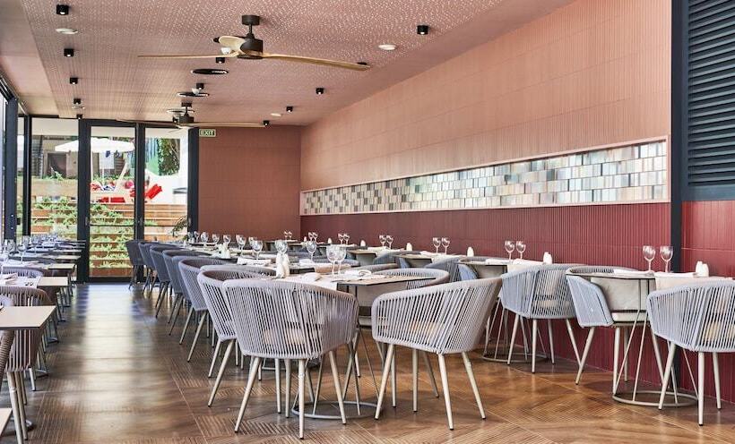 Отель & Spa S'entrador Playa