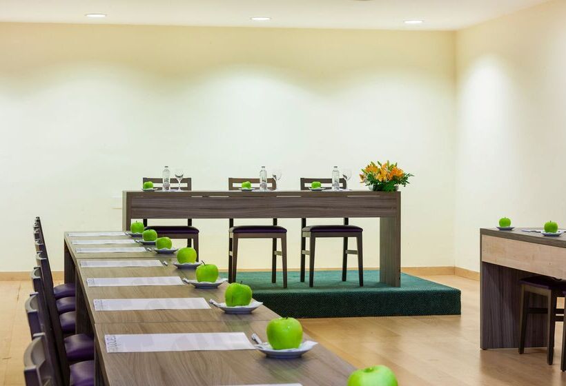 Отель & Spa S'entrador Playa