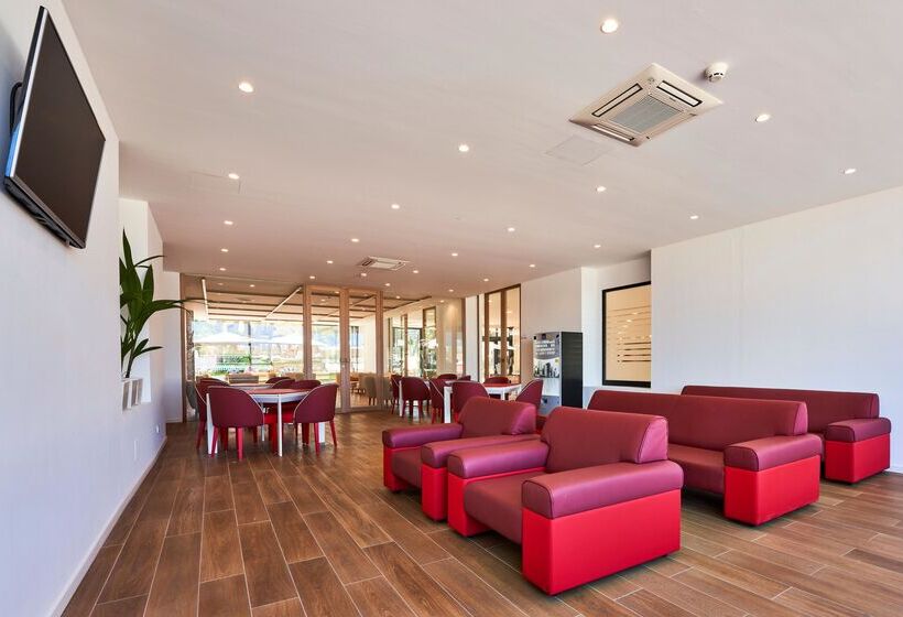 Отель & Spa S'entrador Playa