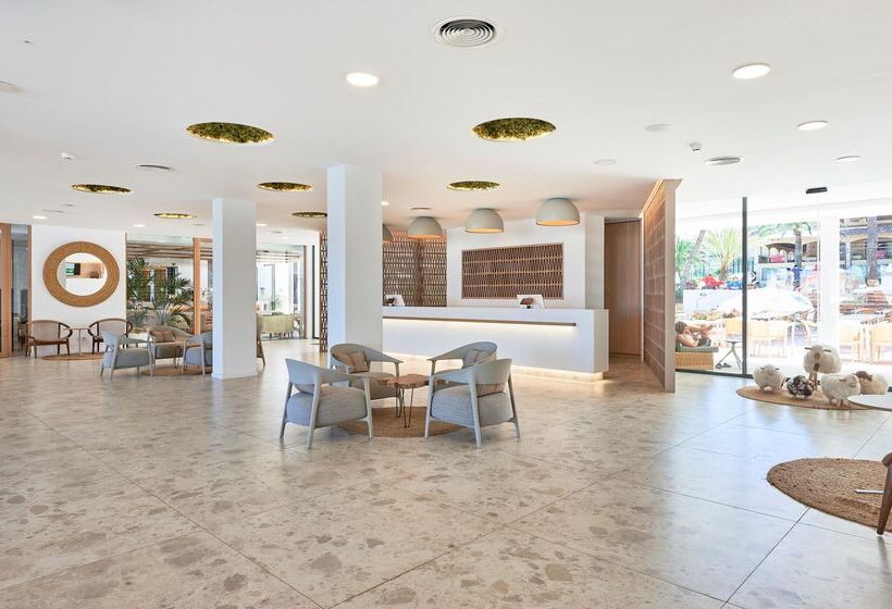 Отель & Spa S'entrador Playa