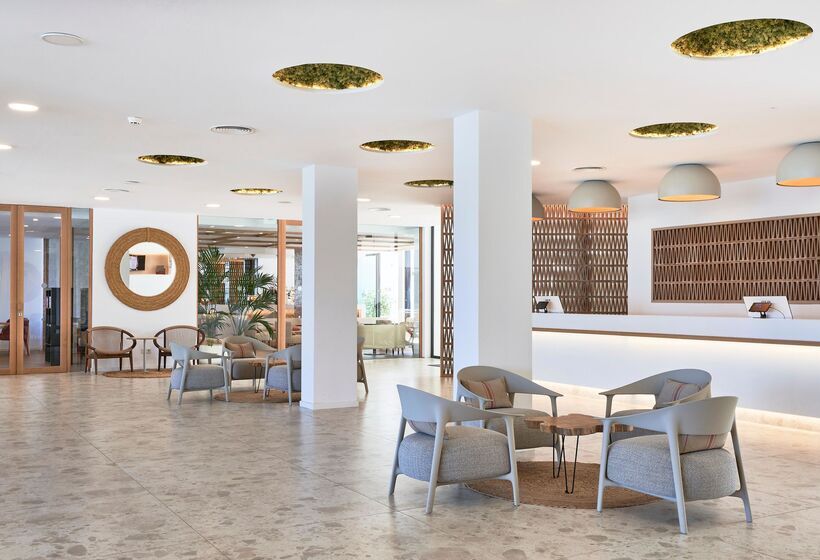 Отель & Spa S'entrador Playa