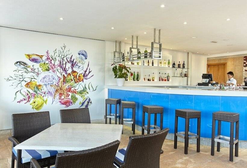 Universal Hotel Romantica