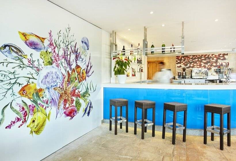 Universal Hotel Romantica