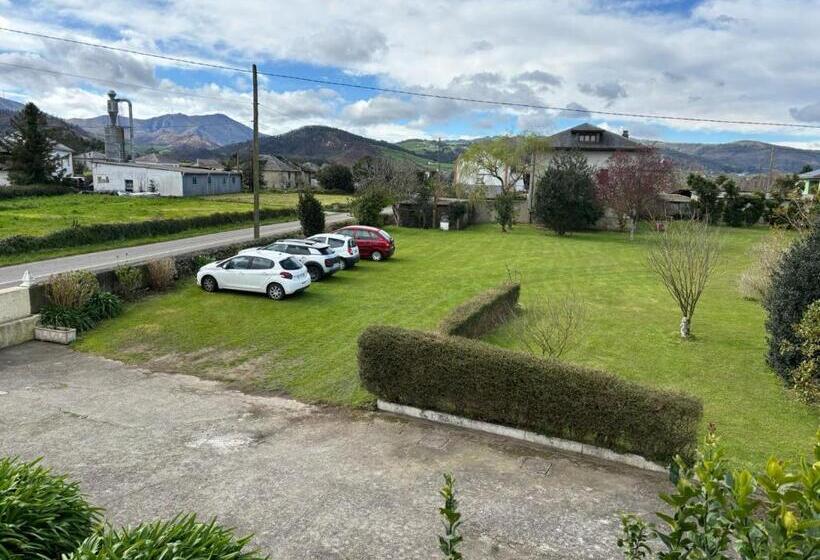 هتل Luarca Zabala