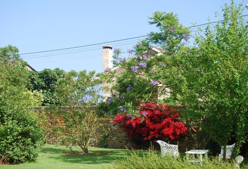 هتل Luarca Zabala