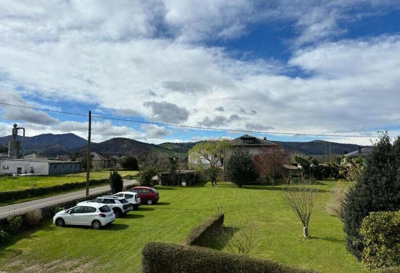 هتل Luarca Zabala