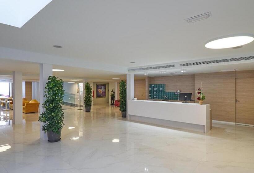 Aparthotel y Hotel Paguera Beach