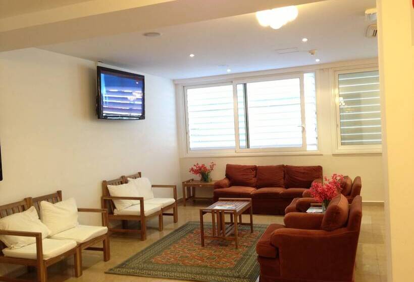 Estrella De Mar Youth Hostel