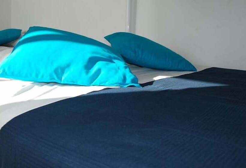 Estrella De Mar Youth Hostel