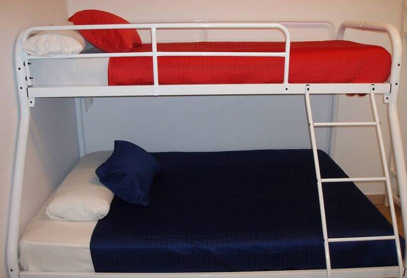 Estrella De Mar Youth Hostel