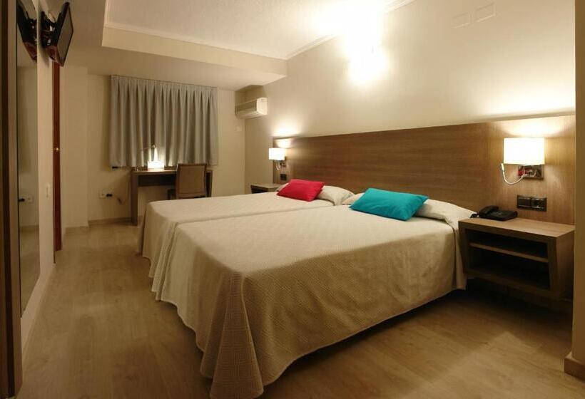 בית מלון כפרי Avenida Plaza