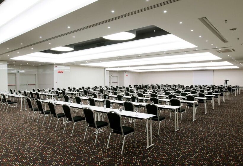 Отель Barcelo Sants