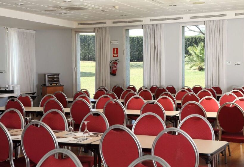 Отель Travelodge Barcelona del Vallès