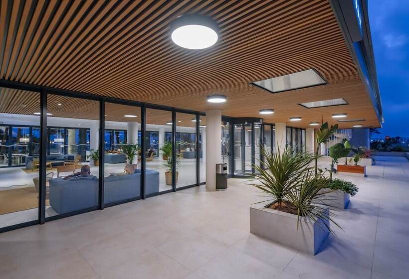 Caprici Beach Hotel & Spa