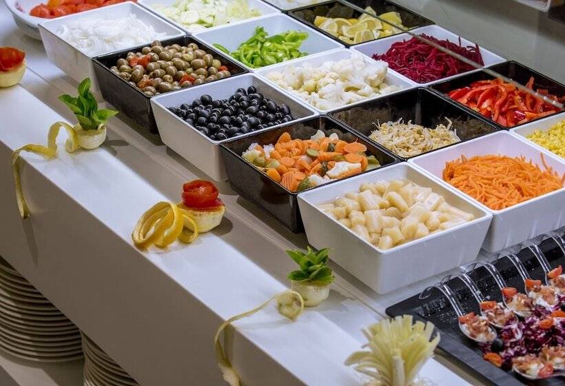 Caprici Beach Hotel & Spa