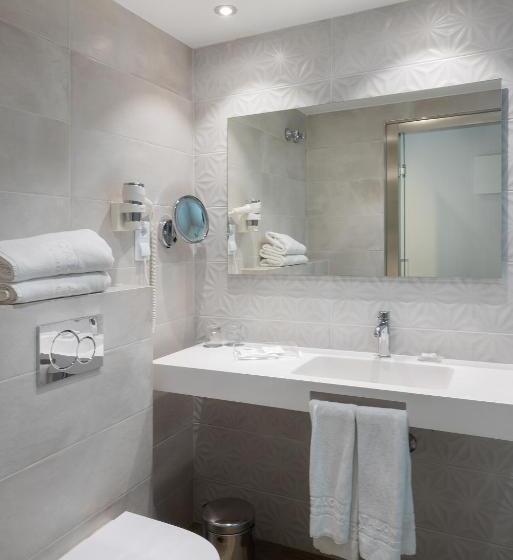 Отель Catalonia Albeniz