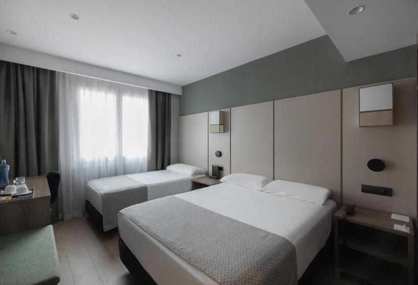 Отель Catalonia Albeniz