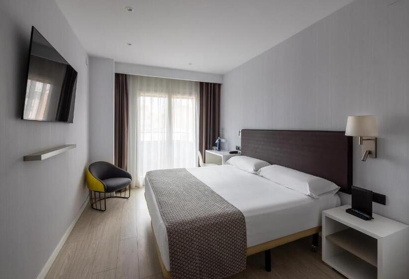 Отель Catalonia Albeniz