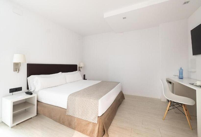 Отель Catalonia Albeniz