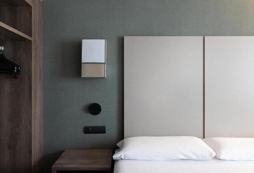 Отель Catalonia Albeniz