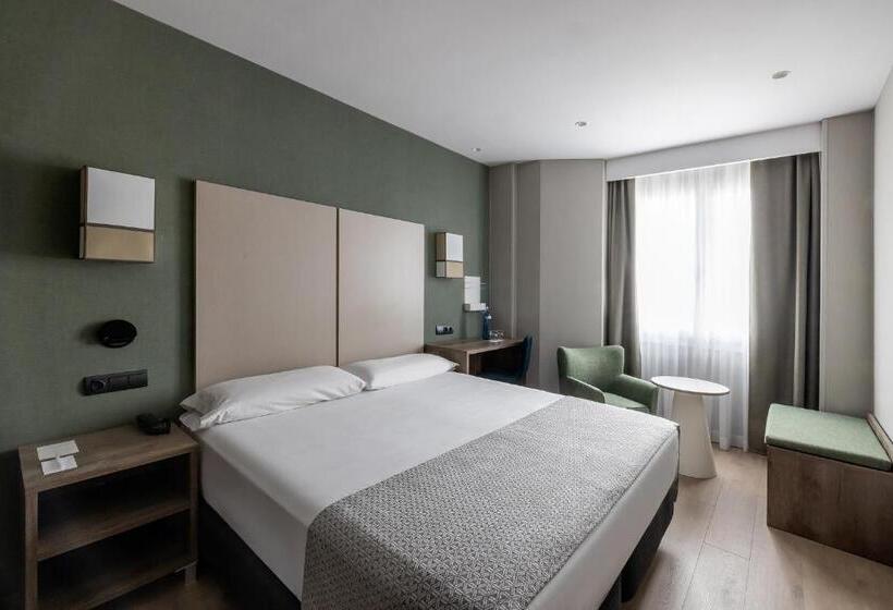 Отель Catalonia Albeniz