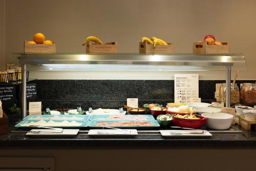 Отель Catalonia Albeniz