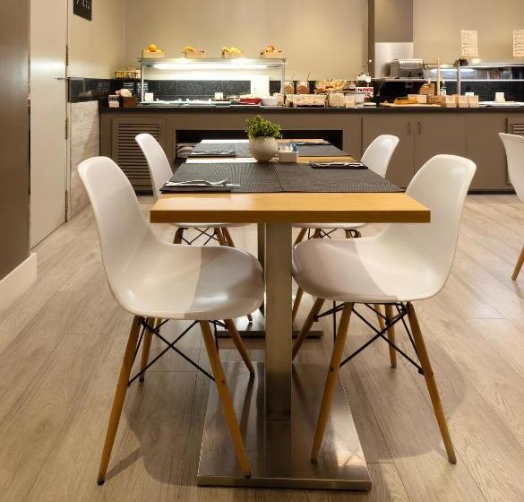 Отель Catalonia Albeniz