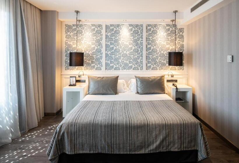 Отель Catalonia Barcelona Plaza