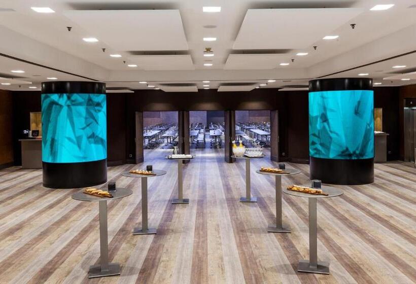 Отель Catalonia Barcelona Plaza