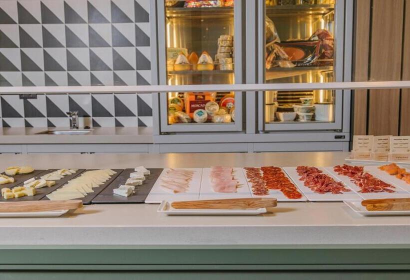 Отель Catalonia Barcelona Plaza