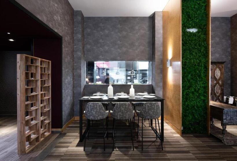 Отель Catalonia Barcelona Plaza