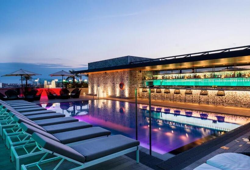 Отель Catalonia Barcelona Plaza