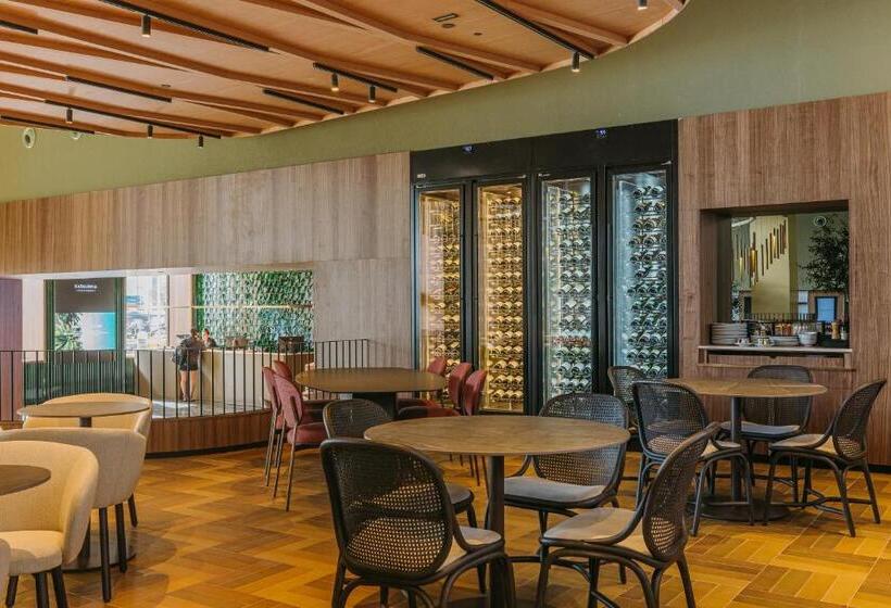 Отель Catalonia Barcelona Plaza