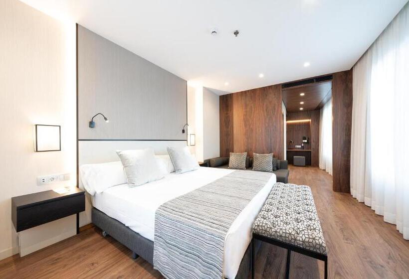 Отель Catalonia Barcelona Plaza