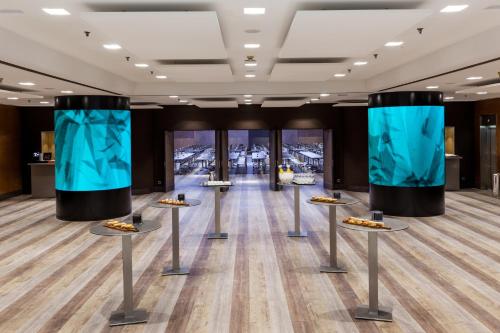 Отель Catalonia Barcelona Plaza