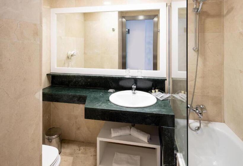 Отель Catalonia Bristol