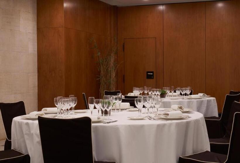 Отель Catalonia Bristol