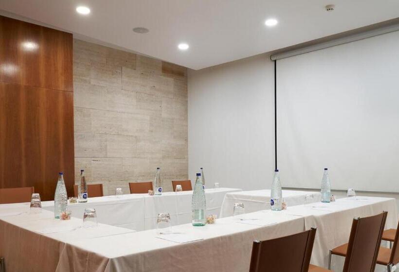 Отель Catalonia Bristol