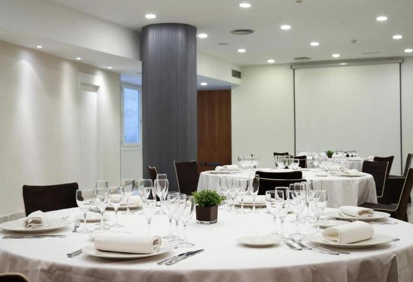 Отель Catalonia Bristol